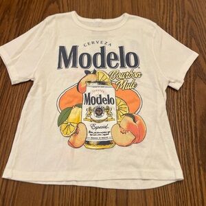 Modelo Bourbon Mule Graphic Tee